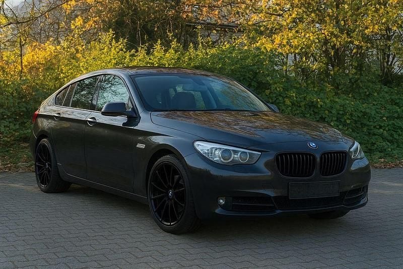 Schwarz Gebraucht 2011 BMW 530 Sport Line Limousine | 11.500 € (Superpreis) - Bild 1/4