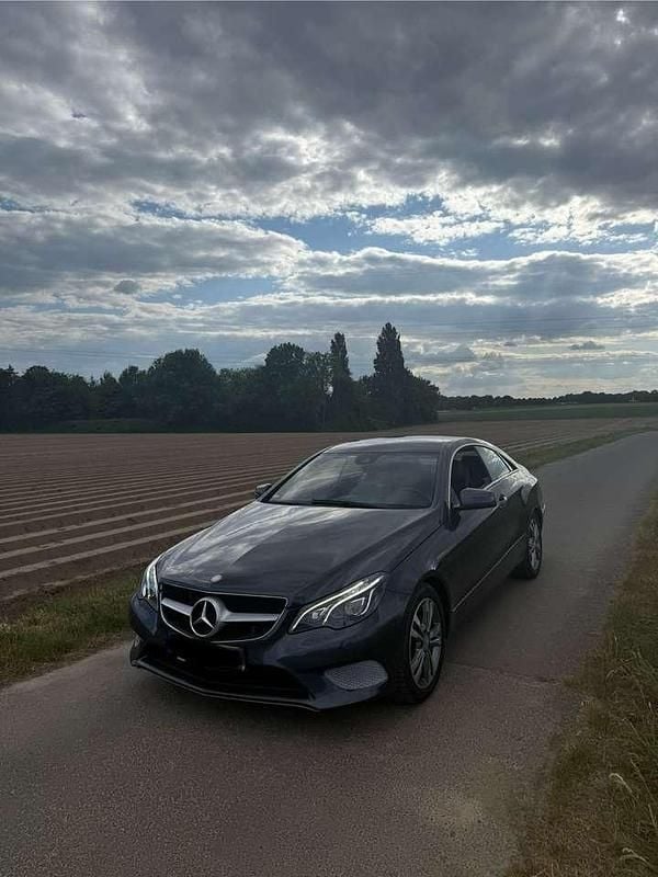 Grau Gebraucht 2014 Mercedes E220 Coupé | 11.999 € (Fairer Preis) - Bild 1/4