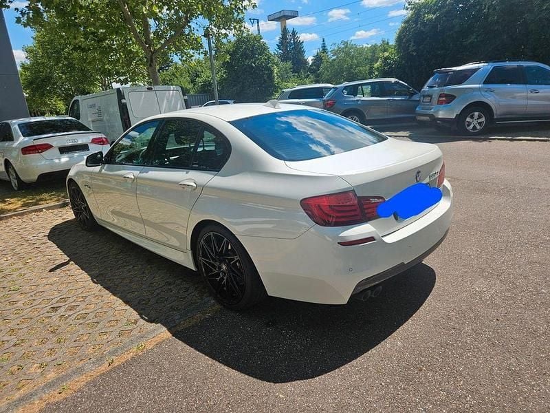 Weiß Gebraucht 2013 BMW 530 Luxury Line Limousine | 16.400 € (Teuer) - Bild 1/4