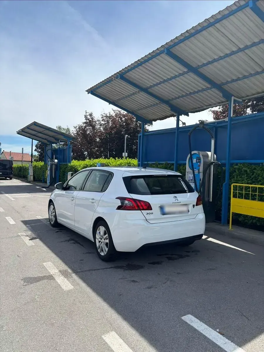 Gebraucht Peugeot 308 131 PS (96 kW) 2019 Weiß Limousine