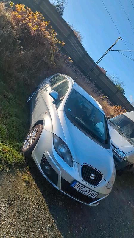 Silber Gebraucht 2010 Seat Altea XL Van / Kleinbus | 1.650 € (Superpreis) - Bild 1/4