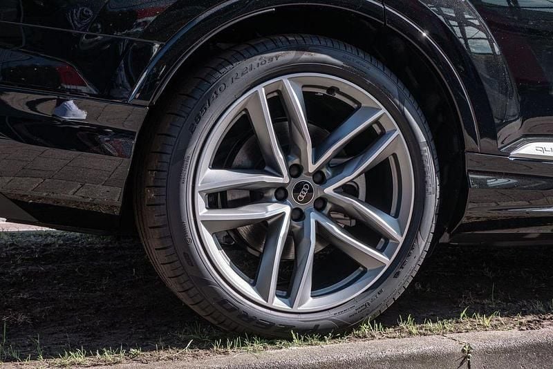 Neu Audi Q7 Performance 394 PS (289 kW) 2026 Schwarz SUV