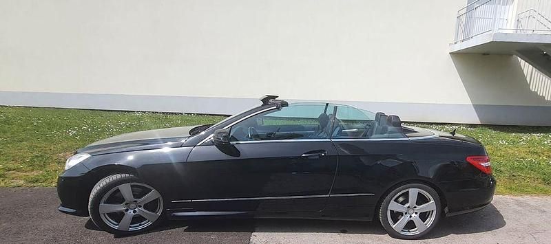 Gebraucht Mercedes E220 AMG 170 PS (125 kW) 2013 Schwarz Cabrio