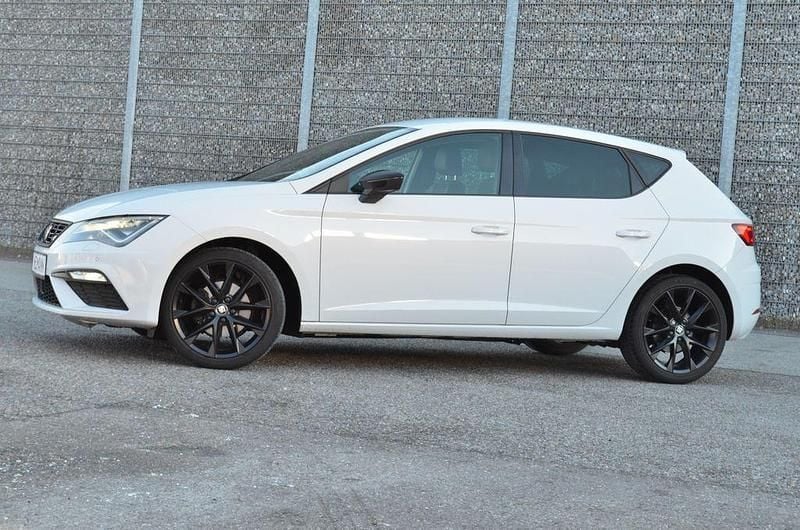 Weiß Gebraucht 2020 Seat Leon FR Limousine | 12.880 € (Superpreis) - Bild 1/4