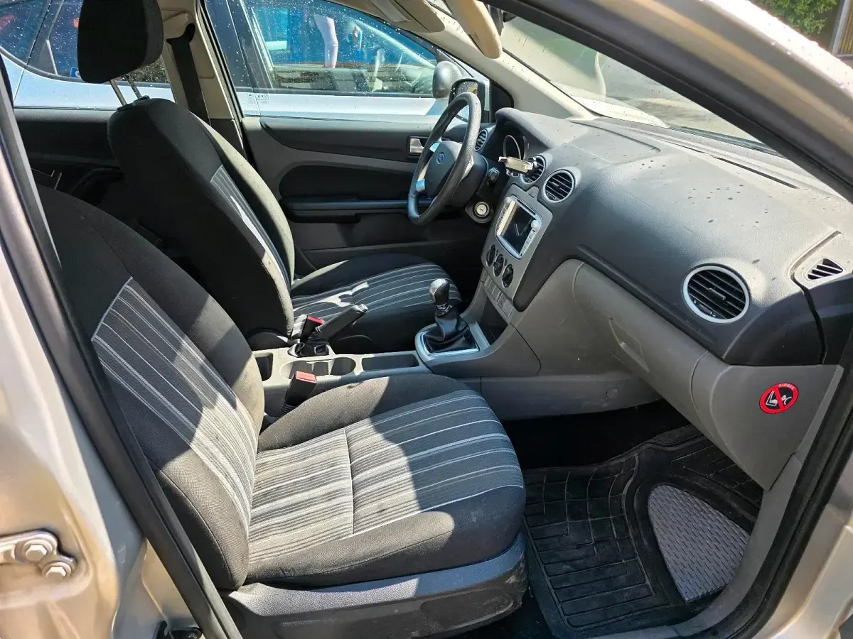 Käytetty Ford Focus 100 HP (73 kW) 2010 Hopea Farmari