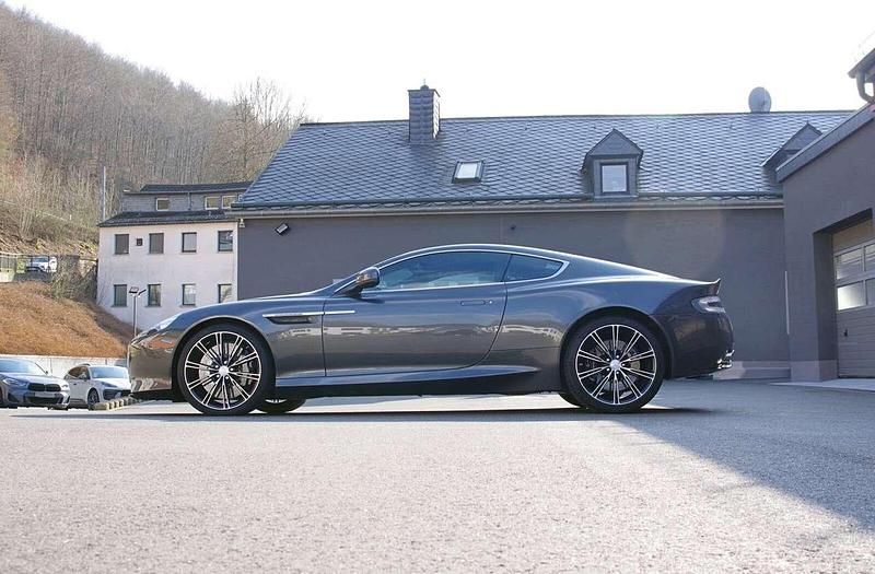 Gebraucht Aston Martin DB9 518 PS (380 kW) 2014 Meteorite silver (metallic) Coupé