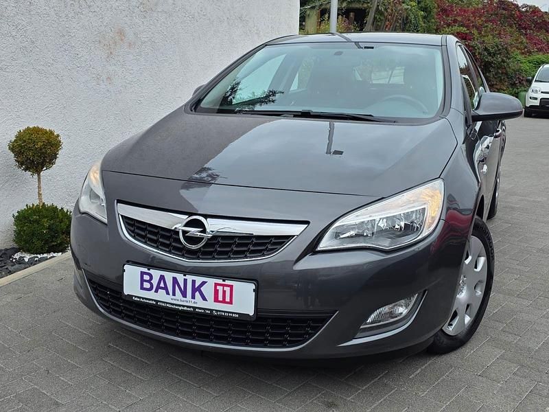 Grau Gebraucht 2011 Opel Astra Selection Limousine | 3.998 € (Superpreis) - Bild 1/4