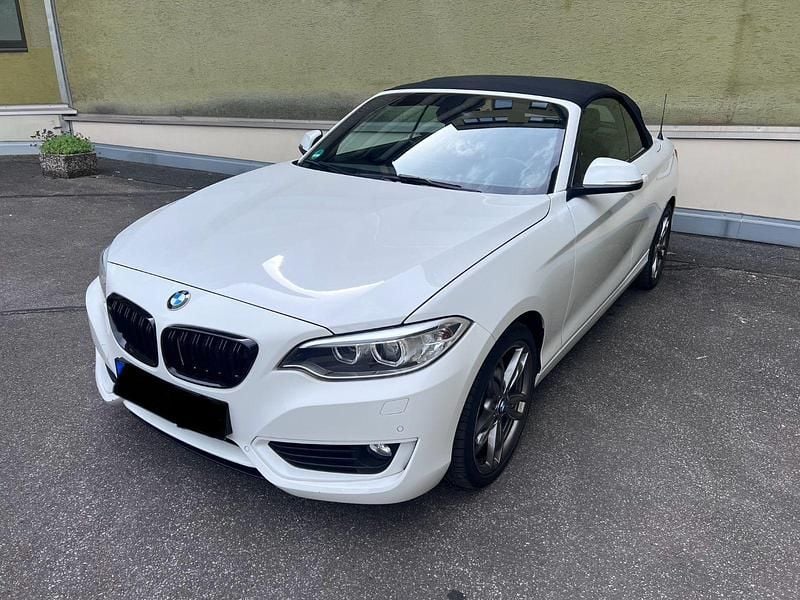 Weiß Gebraucht 2016 BMW 220 Sport Line Cabrio | 19.800 € (Fairer Preis) - Bild 1/4