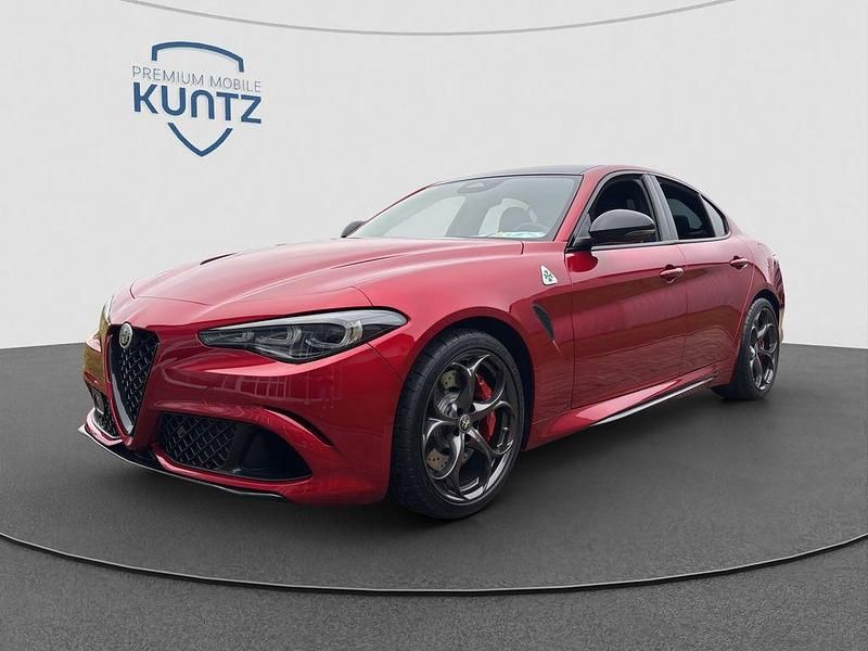 Rosso etna Neu 2025 Alfa Romeo Giulia Quadrifoglio Limousine | 96.390 € (Fairer Preis) - Bild 1/4