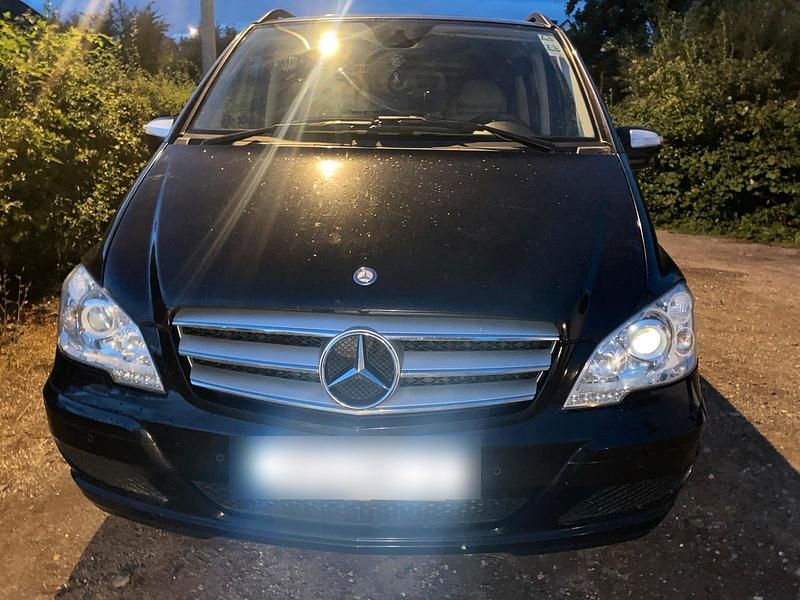 Schwarz Gebraucht 2012 Mercedes Viano Van / Kleinbus | 14.999 € - Bild 1/4