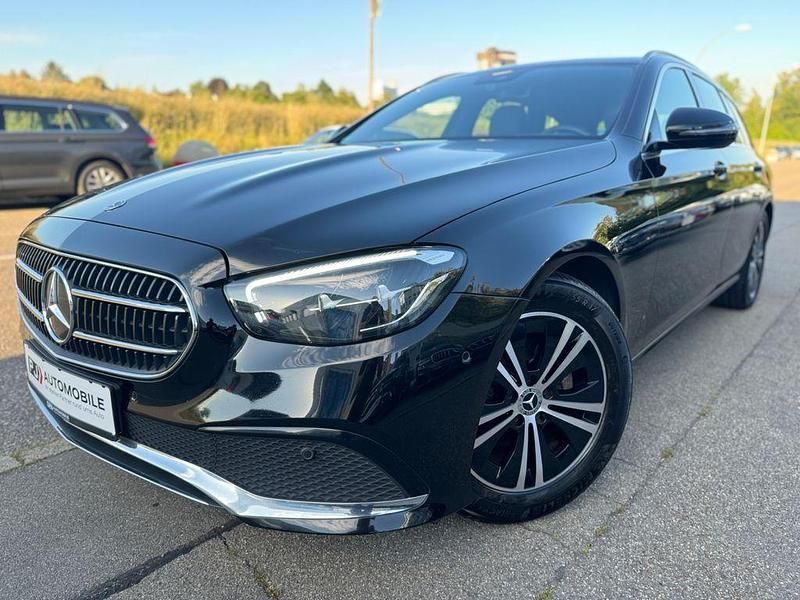 Schwarz Gebraucht 2022 Mercedes E220 Avantgarde Kombi | 27.999 € (Fairer Preis) - Bild 1/4