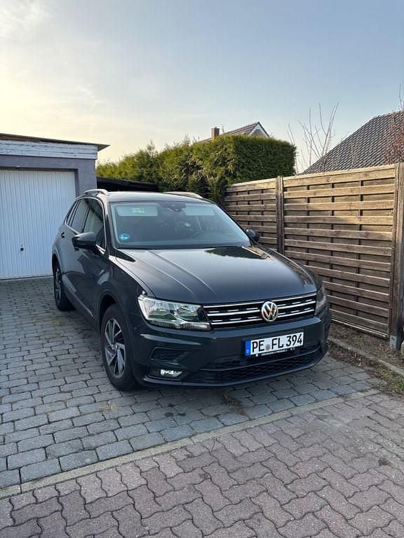 Gebraucht VW Tiguan Sound 150 PS (110 kW) 2017 Grau SUV