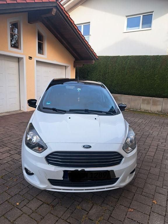 Weiß Gebraucht 2017 Ford Ka Cool & Sound Edition Limousine | 5.300 € (Guter Preis) - Bild 1/4