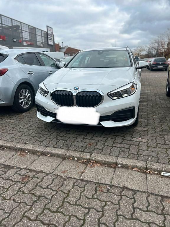 Weiß Gebraucht 2020 BMW 118 Kleinwagen | 13.500 € (Superpreis) - Bild 1/4