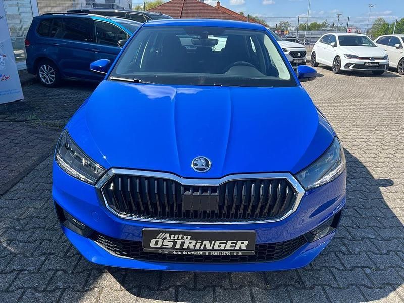 Neu Skoda Fabia Essence 116 PS (85 kW) 2025 Blau Limousine
