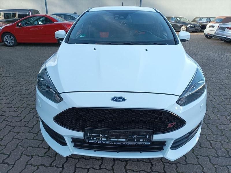 Gebraucht Ford Focus ST 250 PS (183 kW) 2017 Weiß Limousine