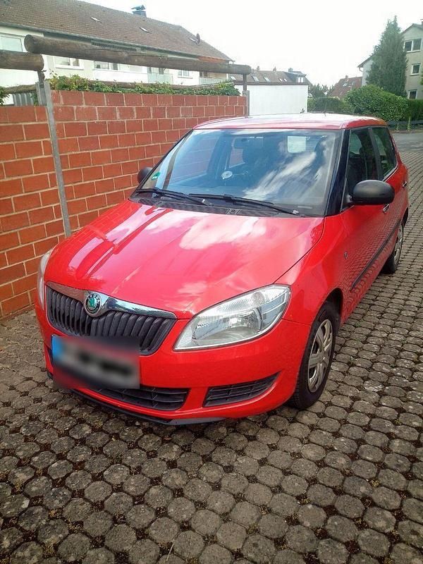 Rot Gebraucht 2011 Skoda Fabia Cool Edition Kleinwagen | 3.100 € (Etwas zu teuer) - Bild 1/4