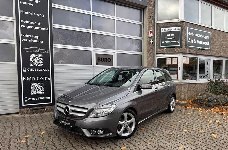 Grau Gebraucht 2012 Mercedes B200 Van / Kleinbus | 14.987 € (Fairer Preis) - Bild 1/4