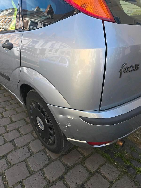 Usata Ford Focus 101 CV (74 kW) 2004 Argento Utilitaria