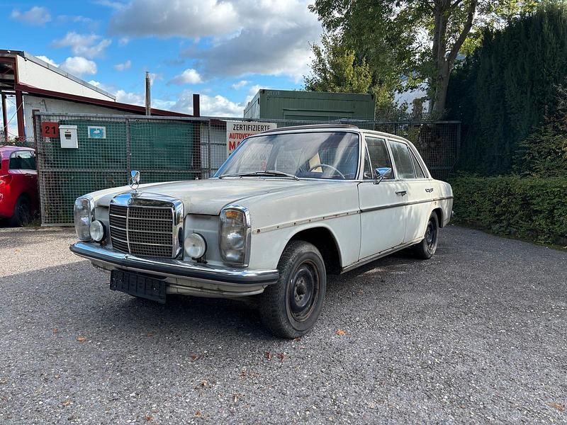 Gelb Gebraucht 1969 Mercedes W115 Limousine | 9.999 € - Bild 1/4