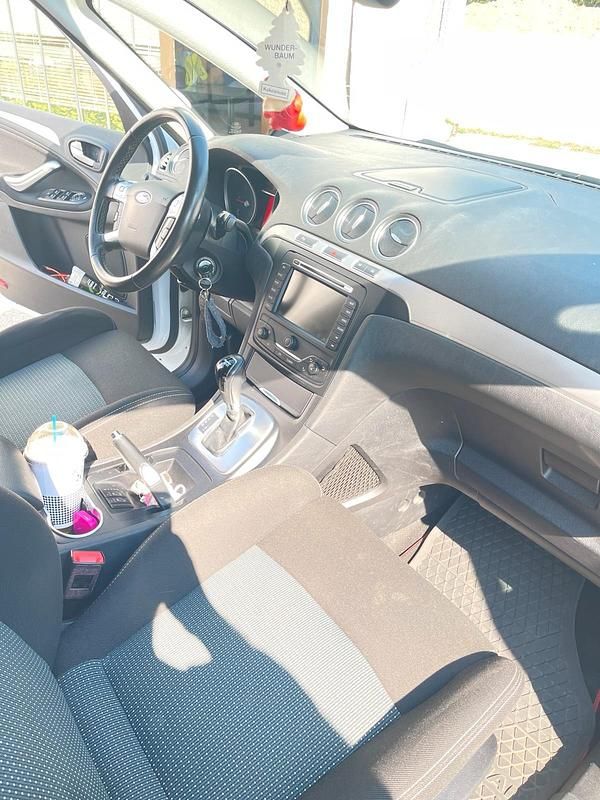 Weiß Gebraucht 2013 Ford S-MAX S Van / Kleinbus | 7.900 € - Bild 1/4
