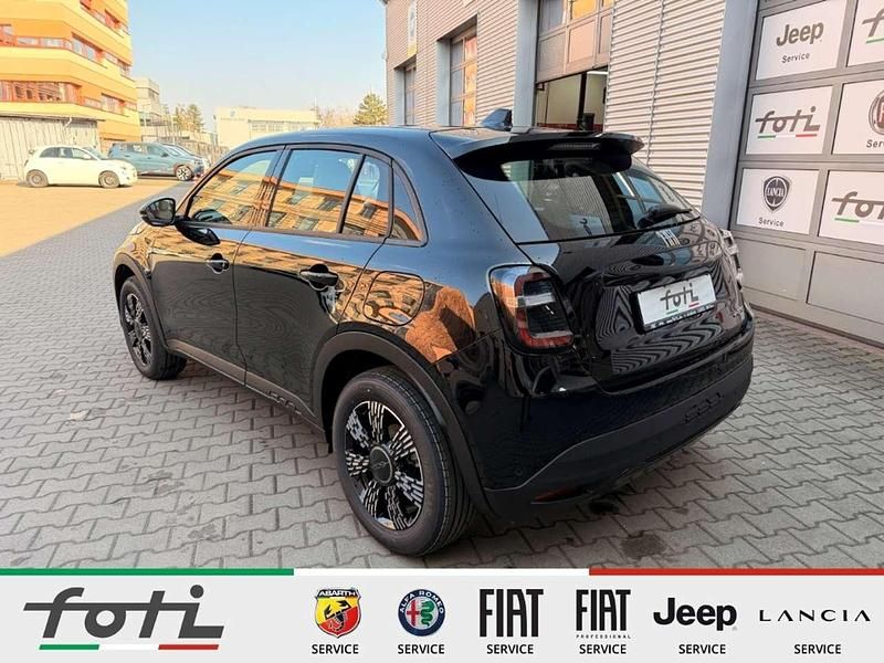 Neu Fiat 600 Icon 110 PS (80 kW) 2026 Cinema schwarz SUV