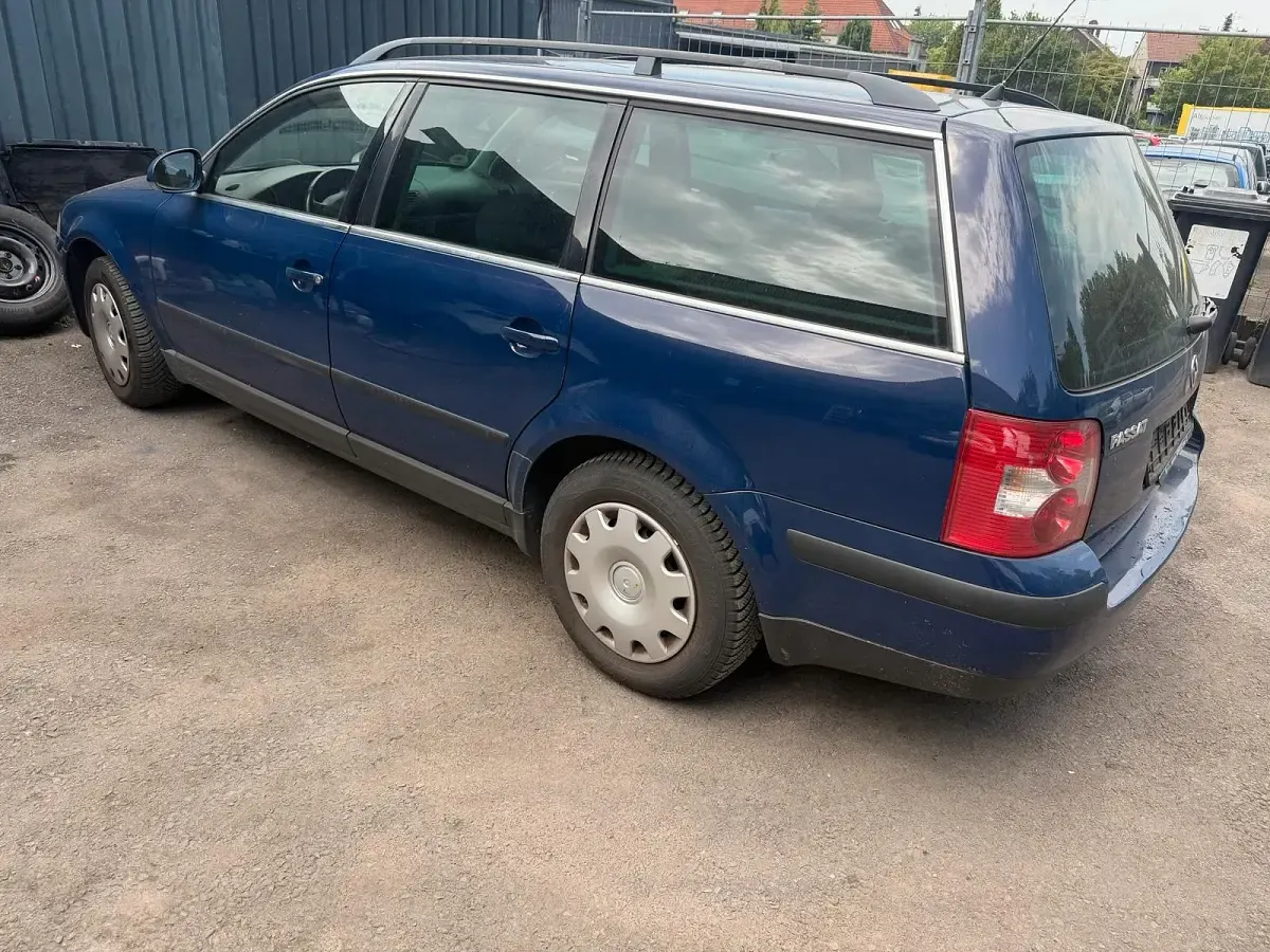 Gebraucht VW Passat 116 PS (85 kW) 2004 Blau Kombi