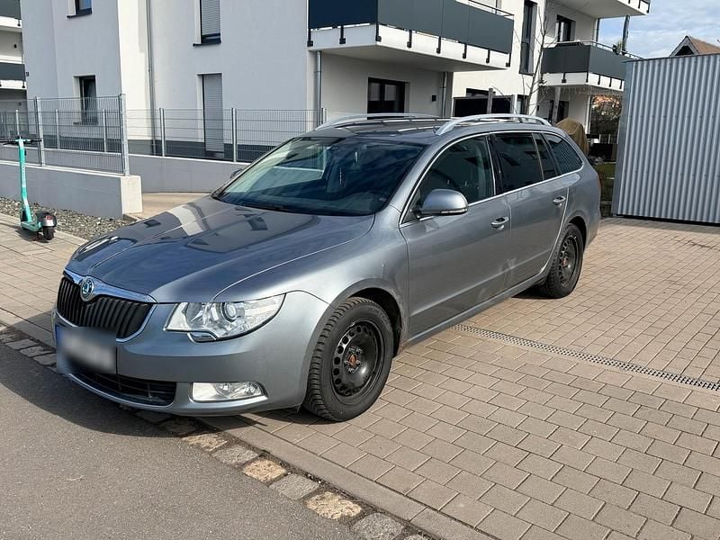 Gebraucht Skoda Superb 170 PS (125 kW) 2011 Grau Kombi