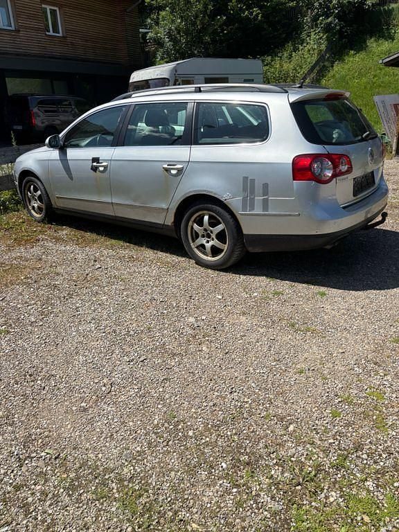 Silber Gebraucht 2007 VW Passat Comfortline Kombi | 990 € (Superpreis) - Bild 1/4