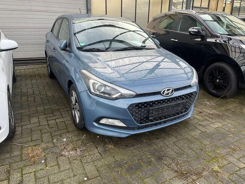 Gebraucht Hyundai i20 Intro Edition 75 PS (55 kW) 2015 Limousine