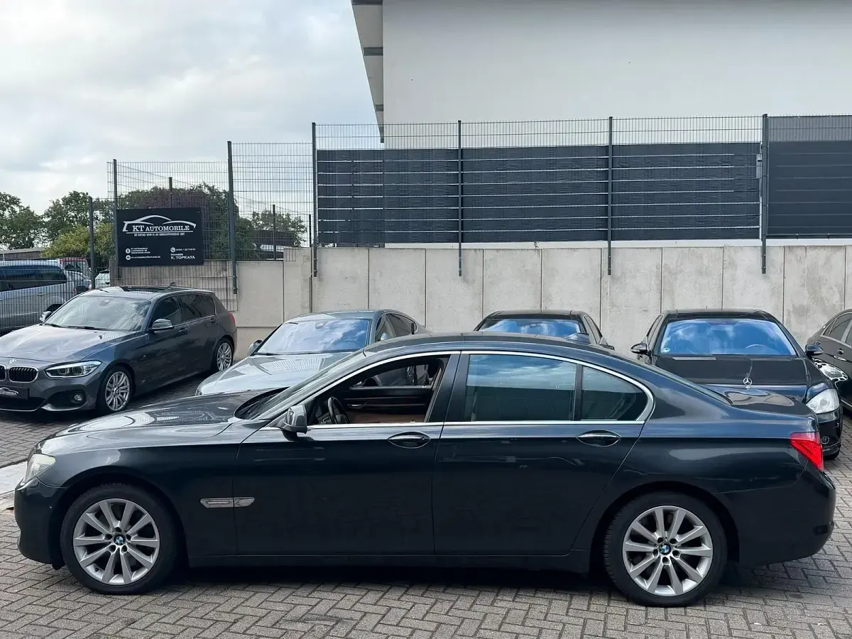 Gebraucht BMW 750 408 PS (300 kW) 2010 Grau Limousine