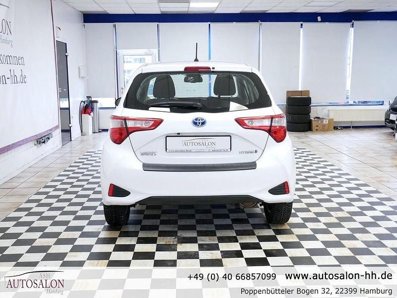 Gebraucht Toyota Yaris Hybrid 75 PS (55 kW) 2018 Super white 2 Limousine