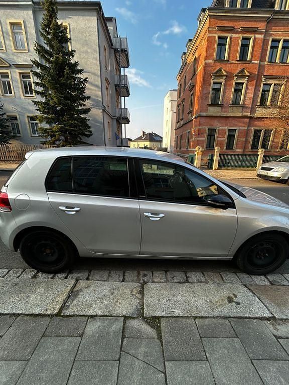 Gebraucht VW Golf VII Style 80 PS (58 kW) 2012 Silber Limousine