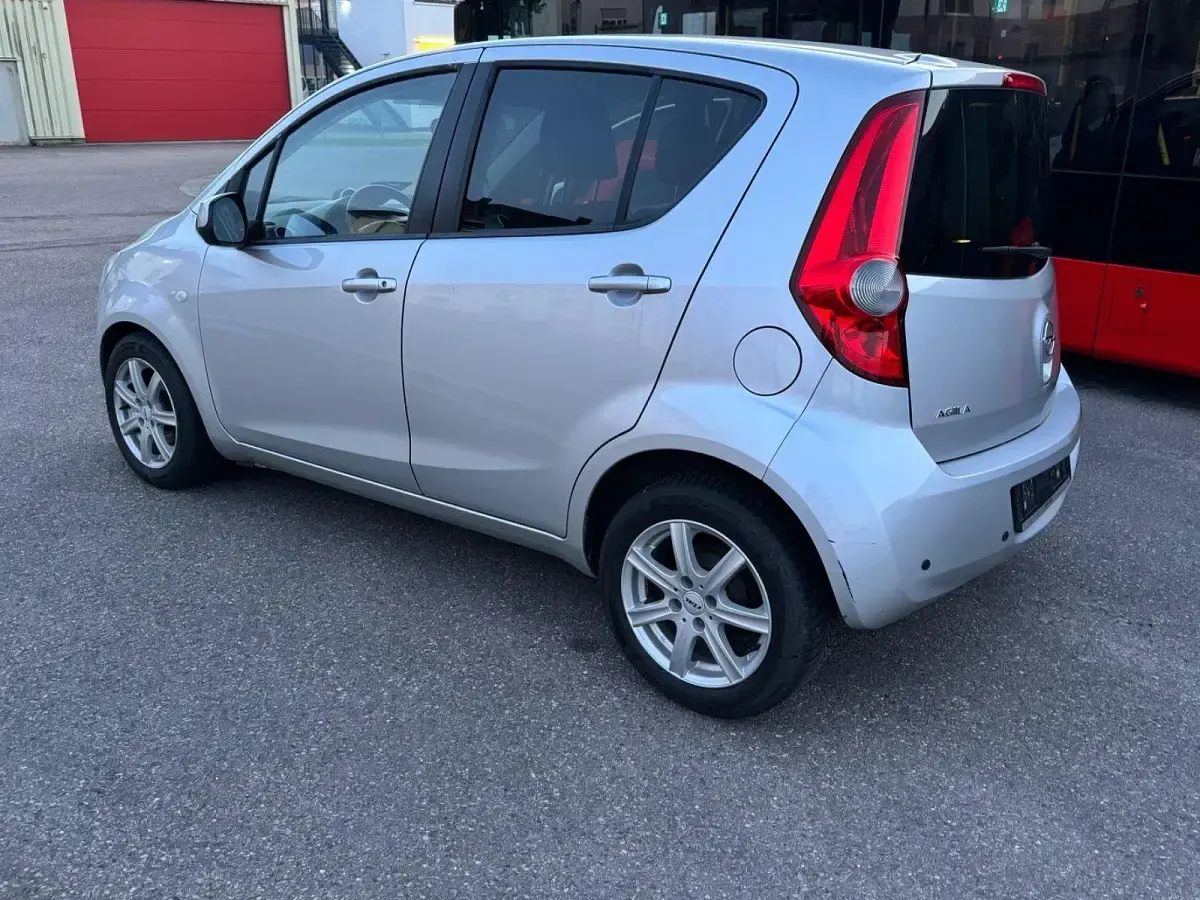 Gebraucht Opel Agila Edition 2011 Silber Kleinwagen