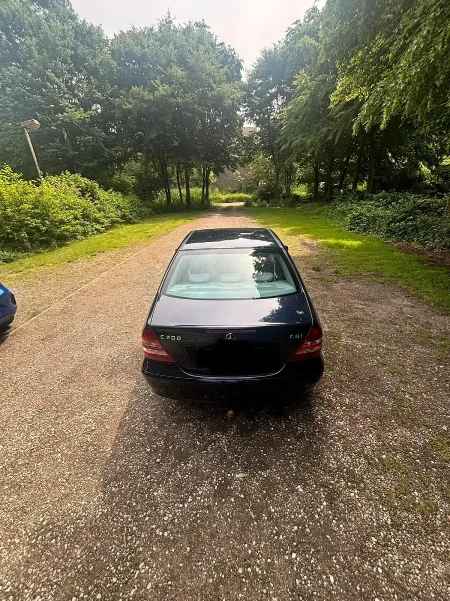 Gebraucht Mercedes C200 122 PS (89 kW) 2006 Blau Limousine