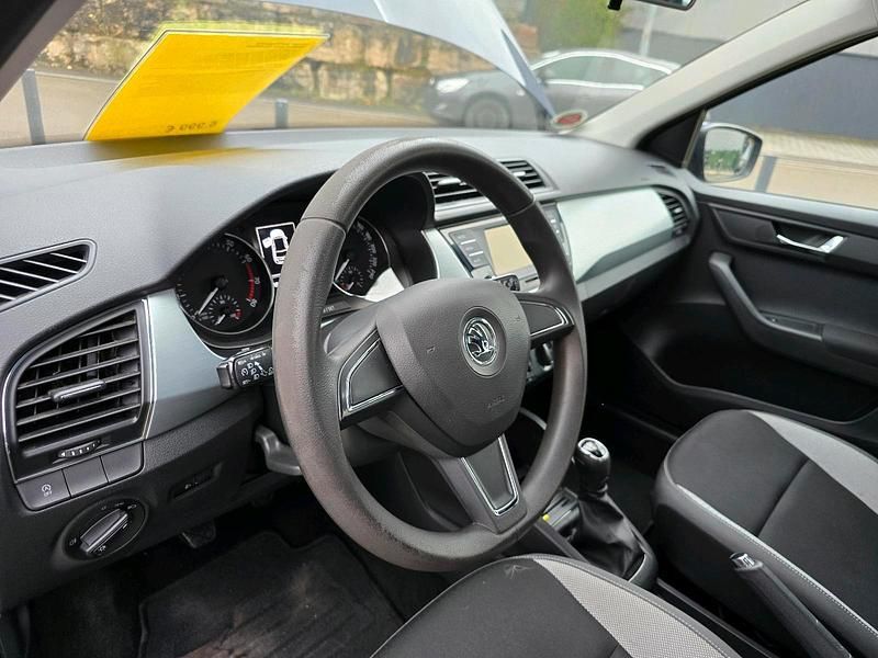 Blau Gebraucht 2025 Skoda 105 Limousine | 8.000 € - Bild 1/4