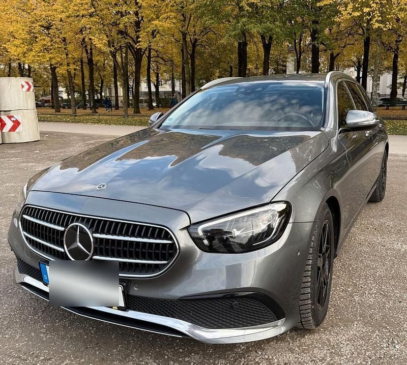 Grau Gebraucht 2021 Mercedes E220 Avantgarde Kombi | 28.999 € (Guter Preis) - Bild 1/4