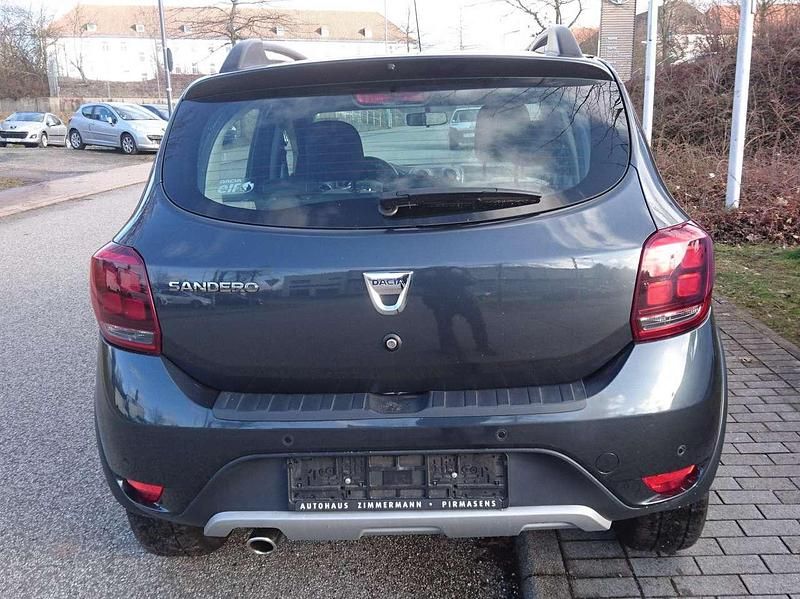 Gebraucht Dacia Sandero Stepway 90 PS (66 kW) 2017 Grau Limousine