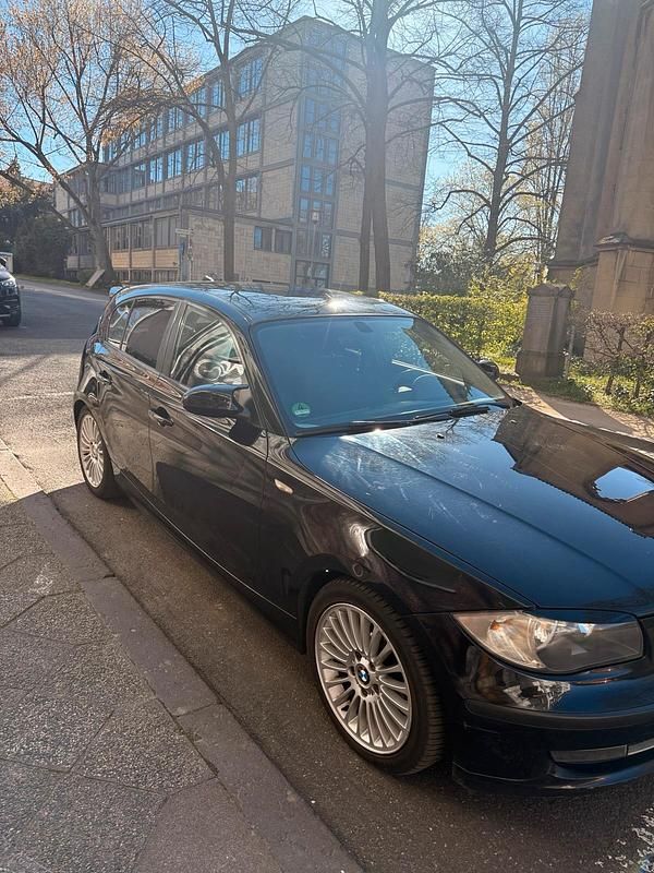Gebraucht BMW 116 123 PS (90 kW) 2007 Schwarz Kleinwagen