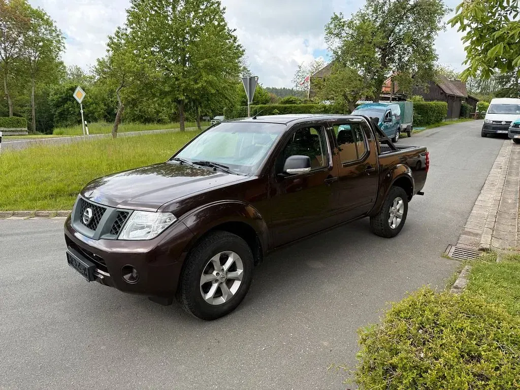 Gebraucht Nissan Navara 144 PS (105 kW) 2015 Braun Pickup