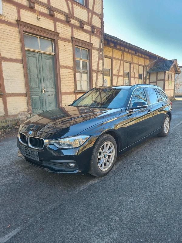 Gebraucht BMW 320 Advantage 190 PS (139 kW) 2019 Schwarz Kombi