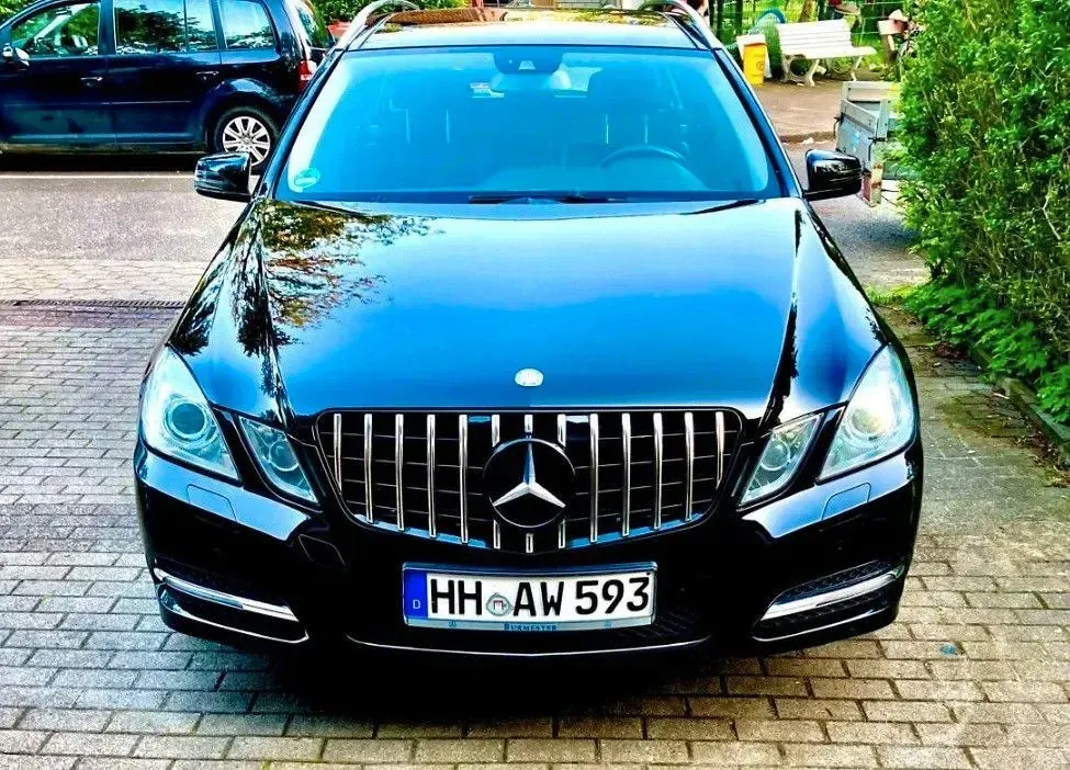 Gebraucht Mercedes E350 Avantgarde 265 PS (194 kW) 2012 Schwarz Limousine