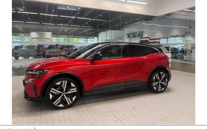 Rot Gebraucht 2022 Renault Mégane Iconic Limousine | 25.780 € (Guter Preis) - Bild 1/4