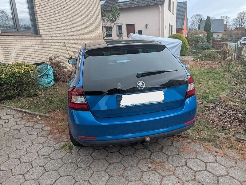 Gebraucht Skoda Rapid Style 125 PS (91 kW) 2015 Blau Kleinwagen
