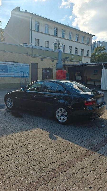 Second-hand BMW 318 143 CP (105 kW) 2008 Negru Berlinǎ