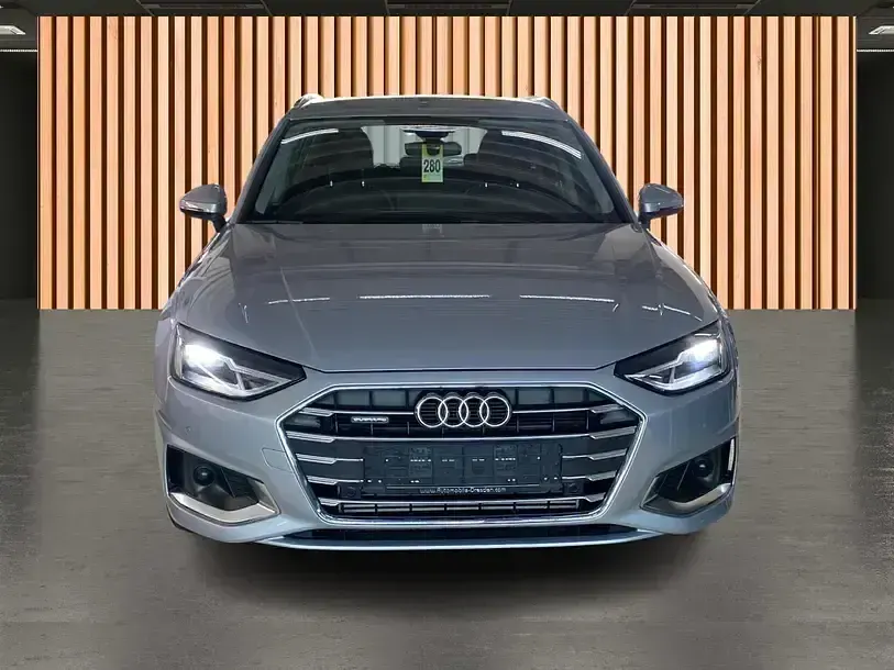 Używany Audi A4 Ambiente 204 KM (150 kW) 2023 Srebrny Kombi