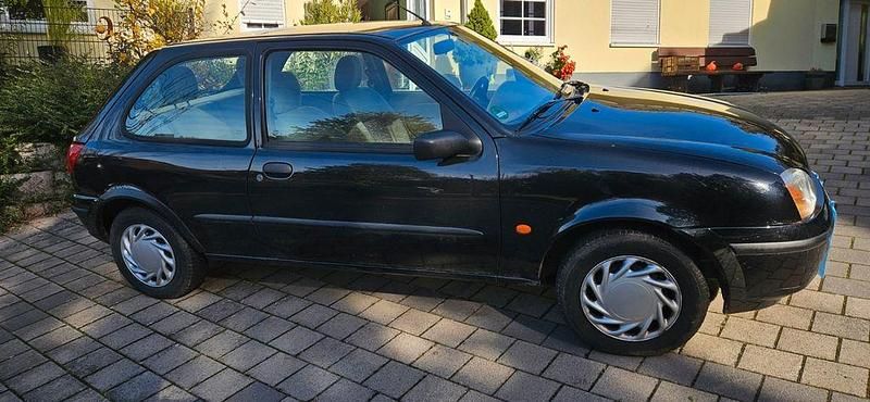 Gebraucht Mazda 121 Basis 50 PS (36 kW) 2001 Schwarz Limousine