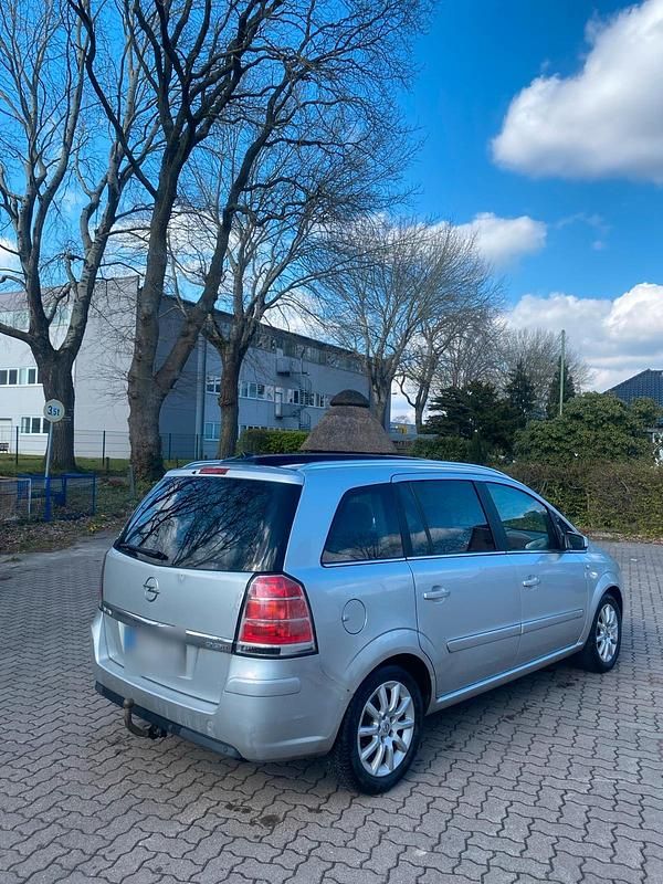 Gebraucht Opel Zafira 131 PS (96 kW) 2007 Silber Van / Kleinbus