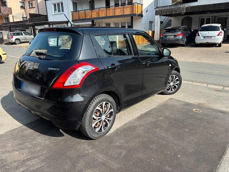 Gebraucht Suzuki Swift Club 94 PS (69 kW) 2012 Schwarz Kleinwagen