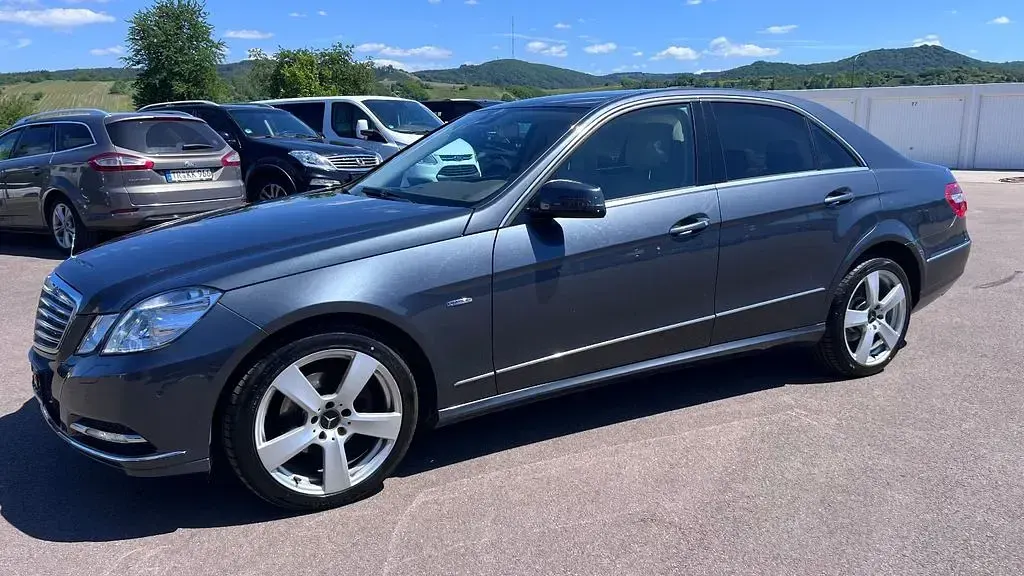 Używany Mercedes E220 170 KM (125 kW) 2012 Szary Sedan/Limuzyna